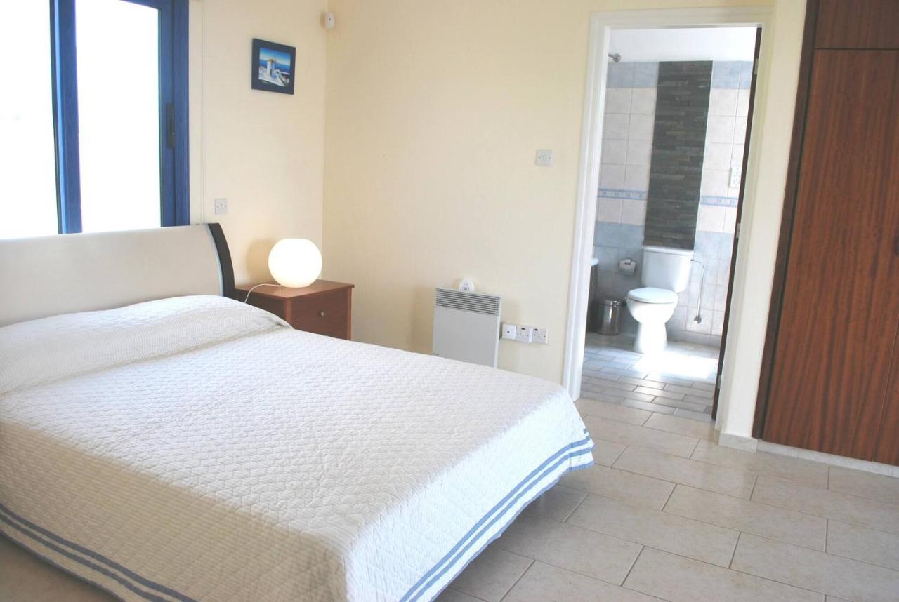 Sea Front Villa, Heated Private Pool, Amazing Location Paphos 323 Кисонерга Екстериор снимка